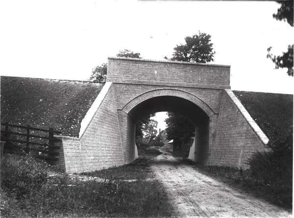 Brick arch underbridge near Ilmer, Buckinghamshire